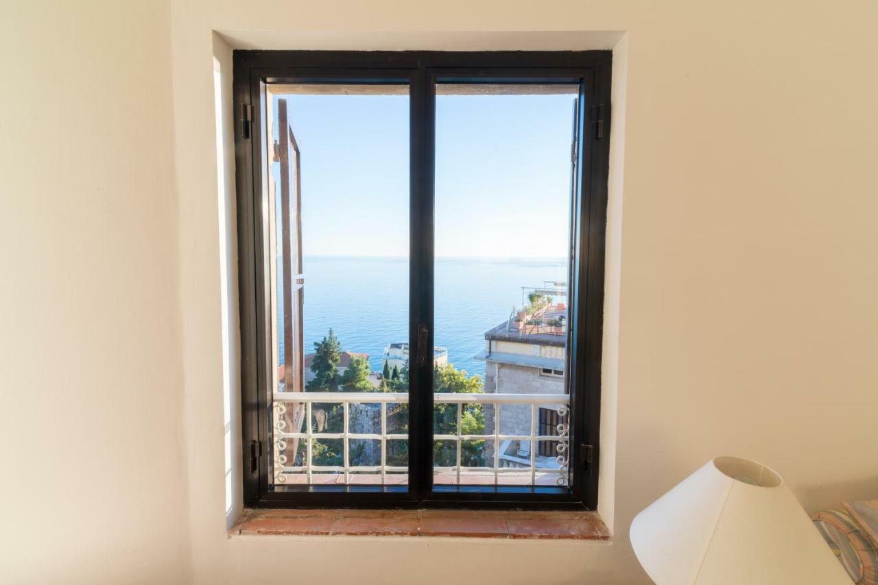 Appartamento Nella Torre Grimaldi  Bagian luar foto