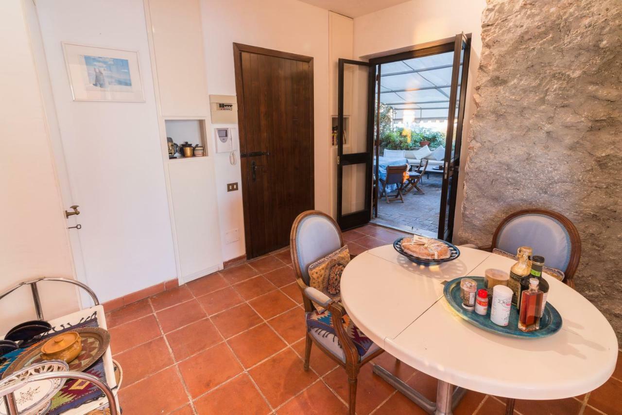 Appartamento Nella Torre Grimaldi  Bagian luar foto
